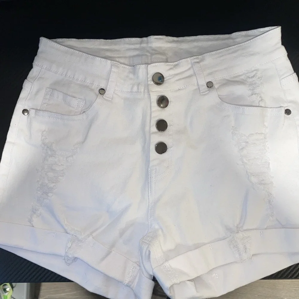 WHITE JEANS SHORTS HOTPANTS Size Medium Ripped Ragged + Cuffed Unbranded